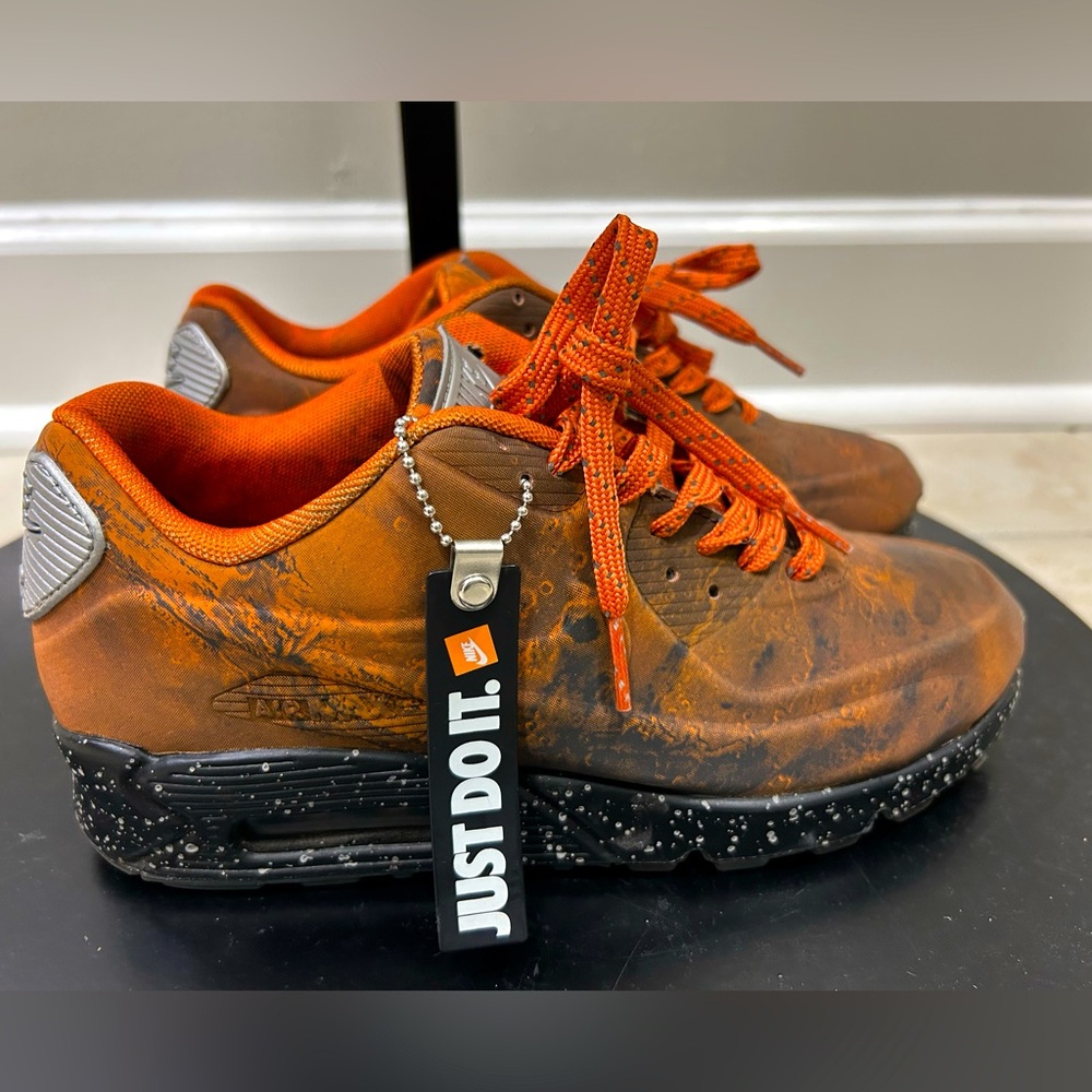 Nike Air Max 90 QS
Color:Mars stone/magma orange 
Size: Mens 4.5/ Wms 6
